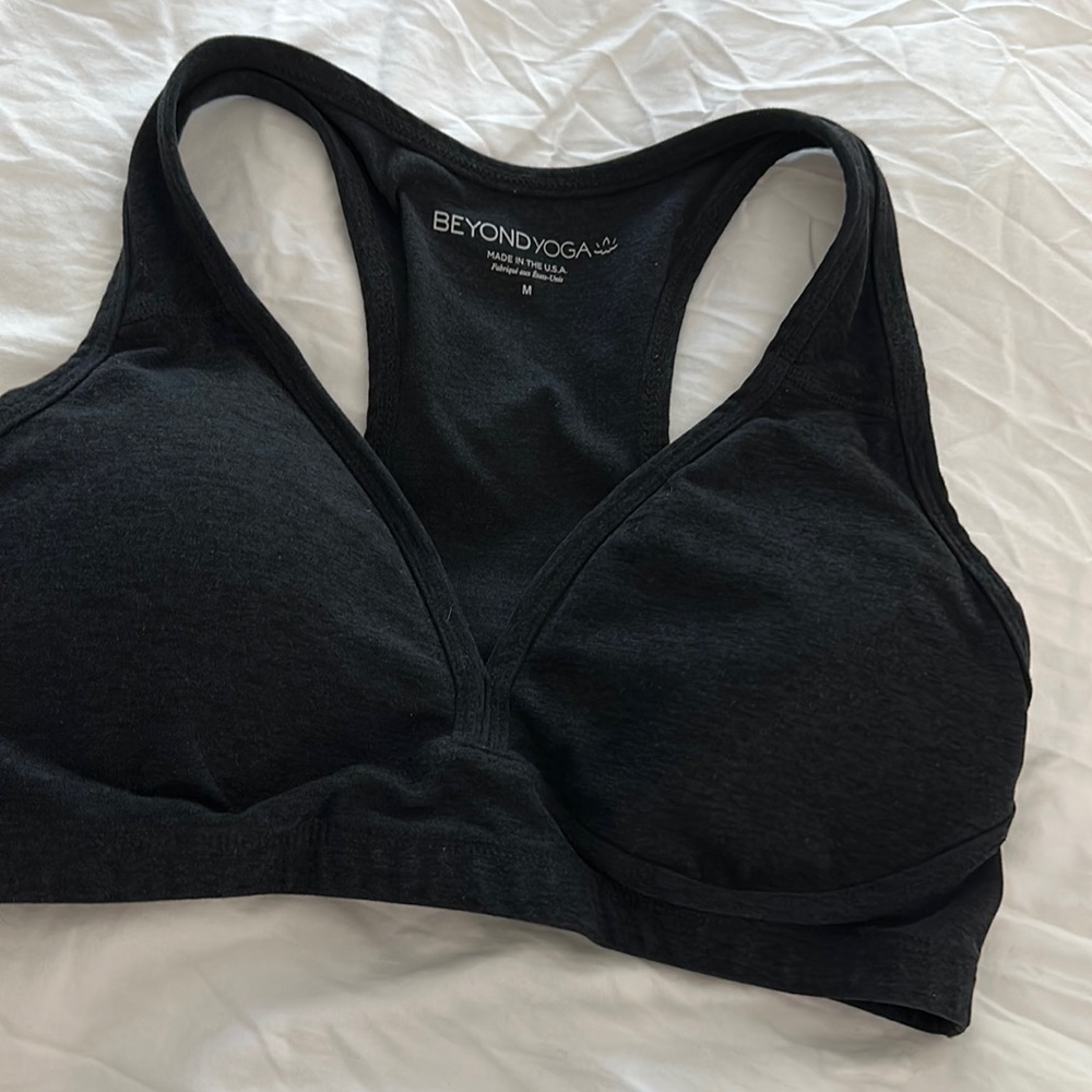 Beyond yoga sports bra, size medium. Great condition